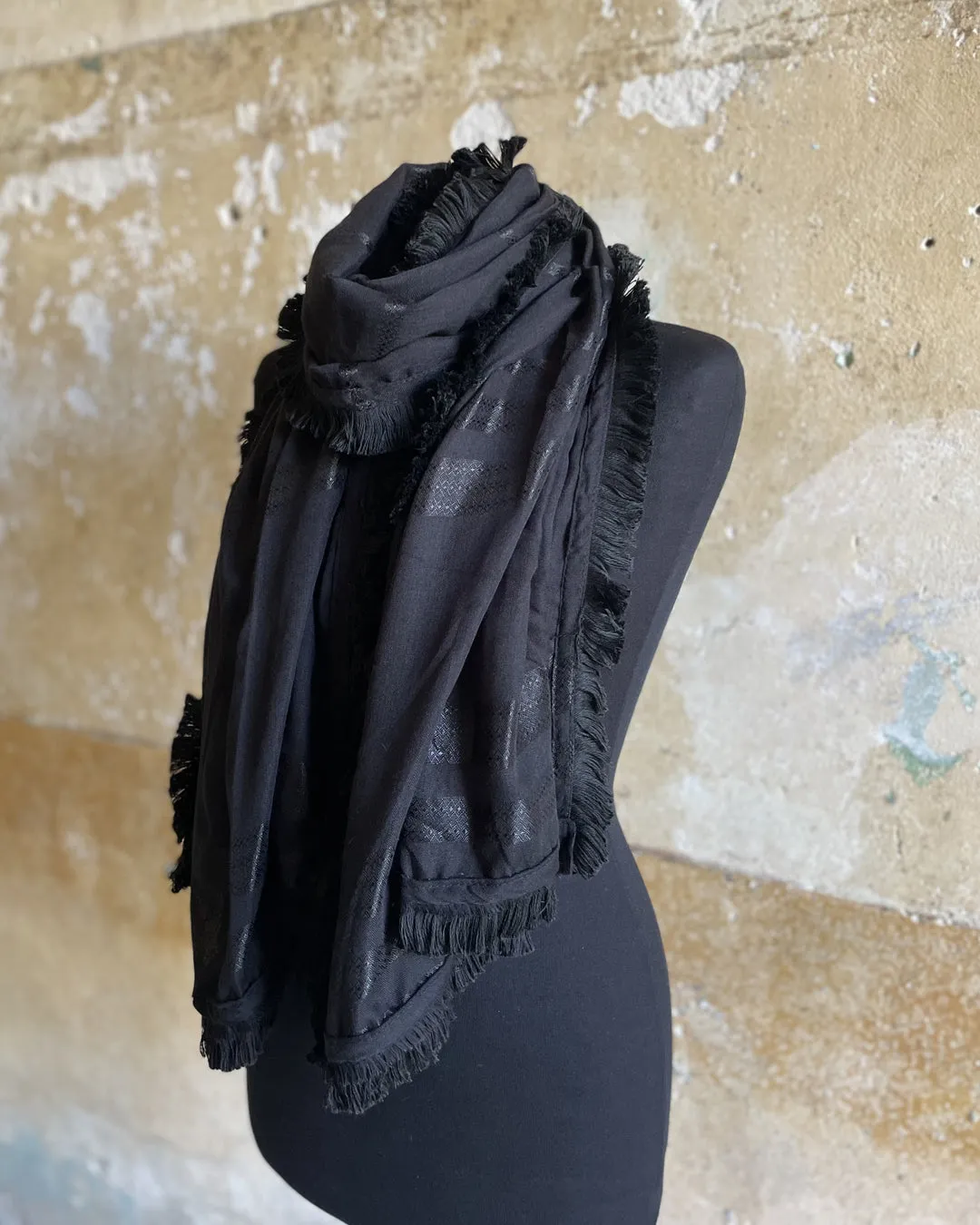 Light Fringe Scarf - Black