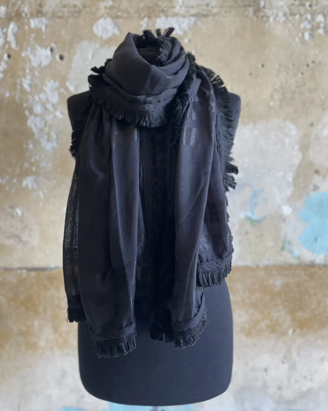 Light Fringe Scarf - Black